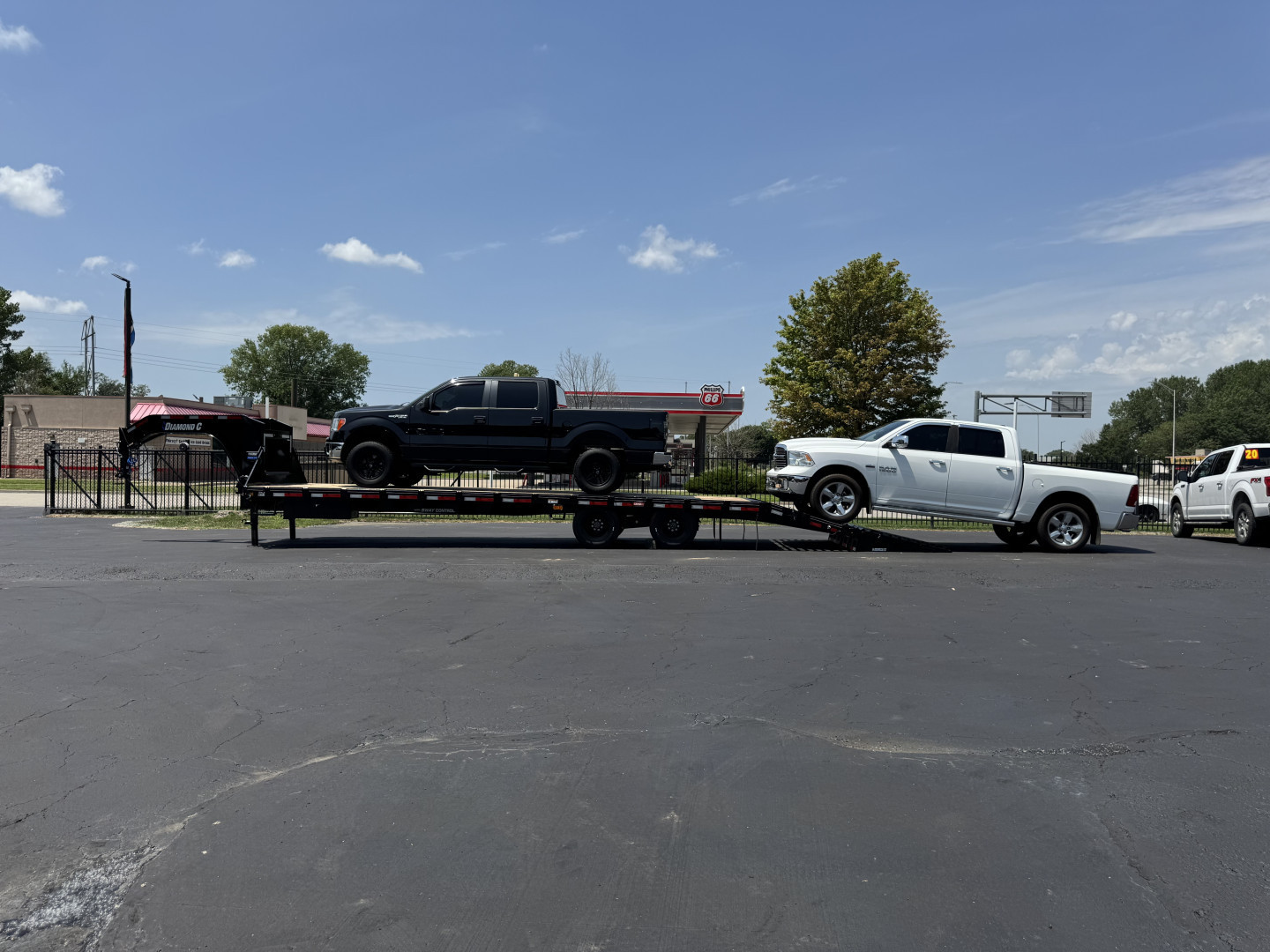 New 2025 DIAMOND C 102X32 GOOSENECK TRAILER FMAX210MR/XDR 2.0