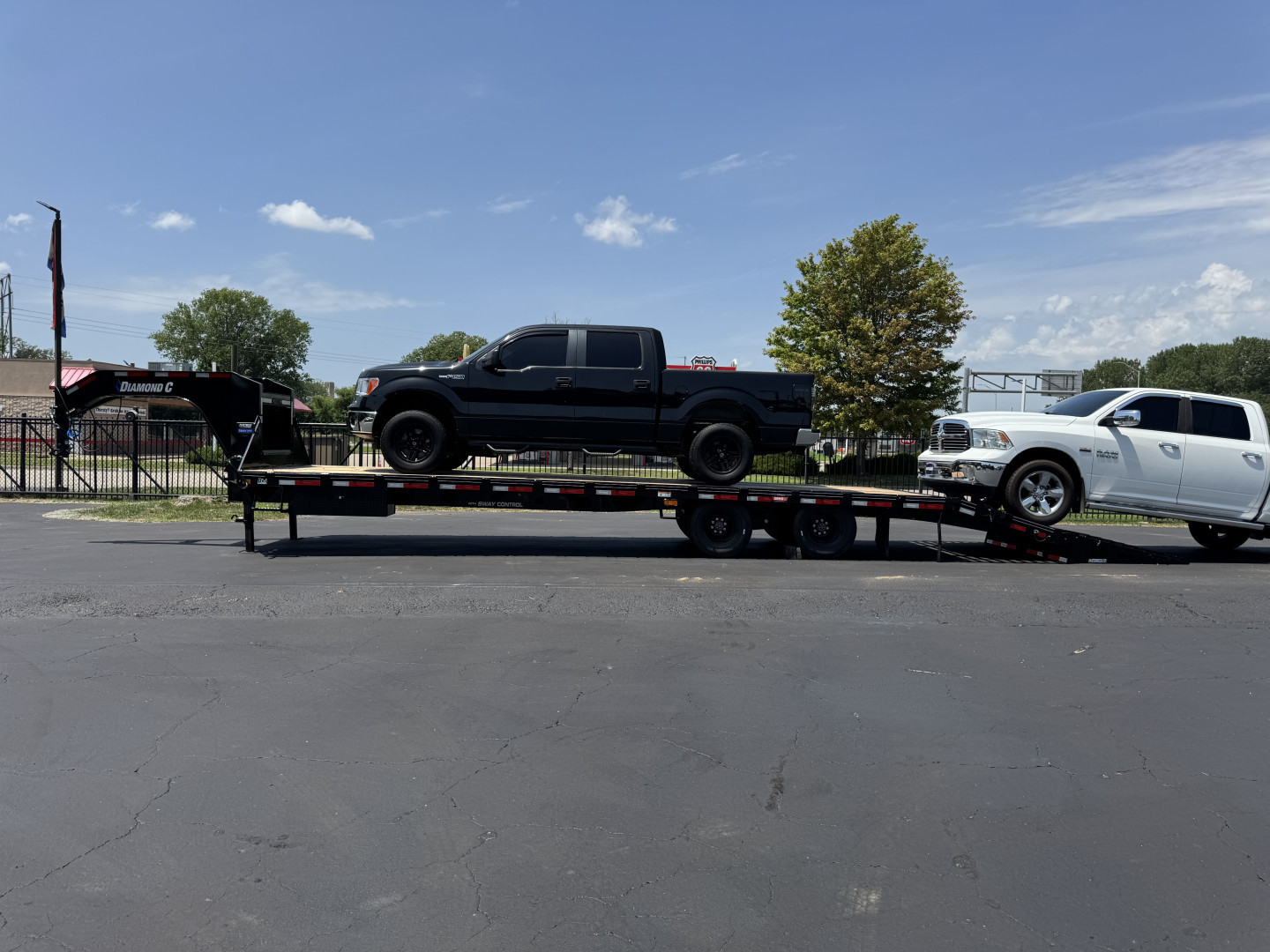 New 2025 DIAMOND C 102X32 GOOSENECK TRAILER FMAX210MR/XDR 2.0