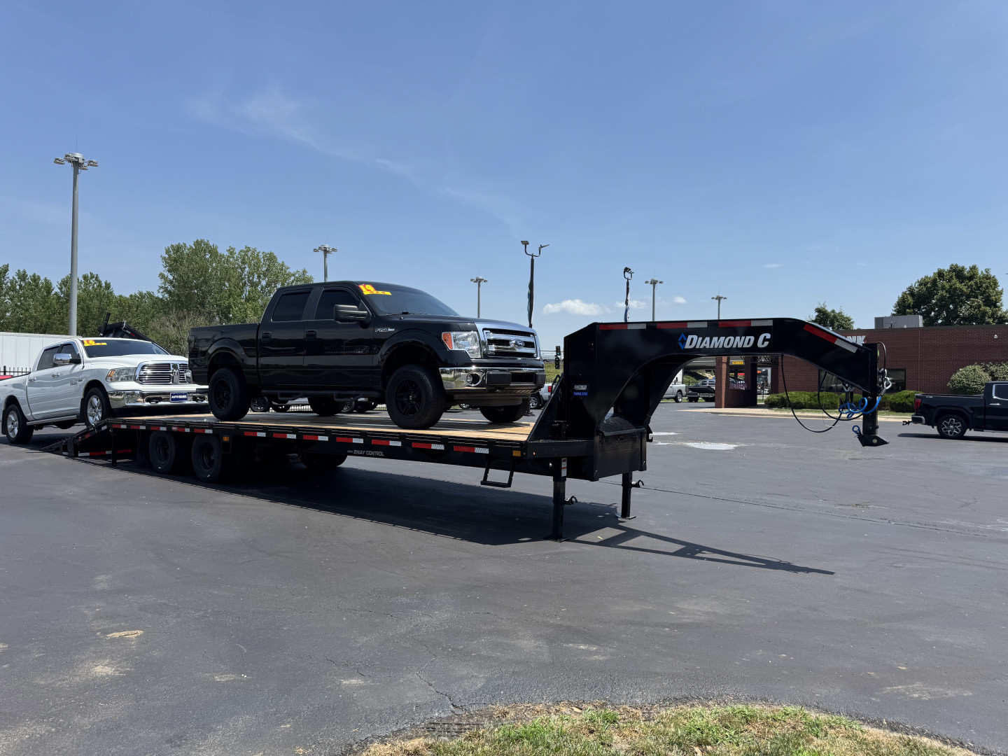 New 2025 DIAMOND C 102X32 GOOSENECK TRAILER FMAX210MR/XDR 2.0