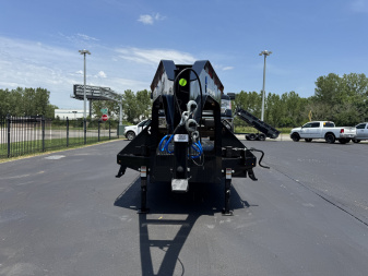 New 2025 DIAMOND C 102X32 GOOSENECK TRAILER FMAX210MR/XDR 2.0