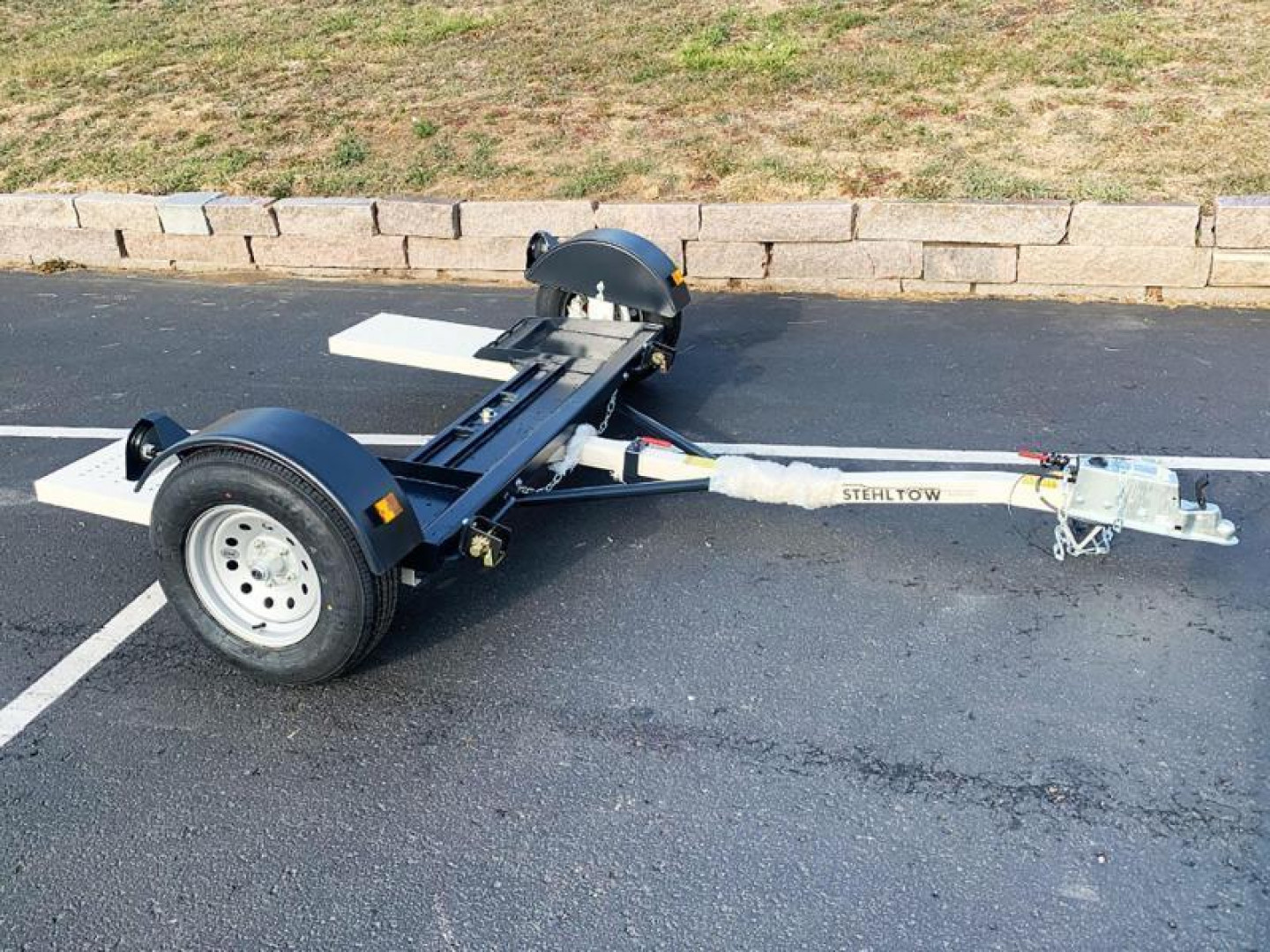 New Stehl-Tow 83" Wide Tilt Bed Tow Dolly - Surge Disc Brakes!
