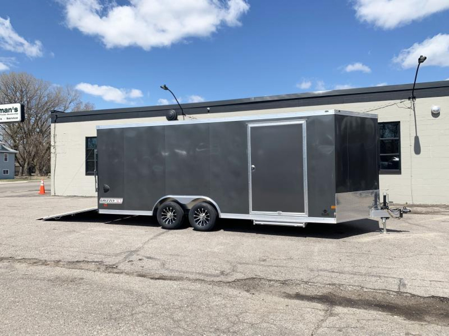 New Deluxe Haulmark Grizzly 8.5x20 Enclosed Aluminum Car /Cargo Trailer - Rear Ramp!