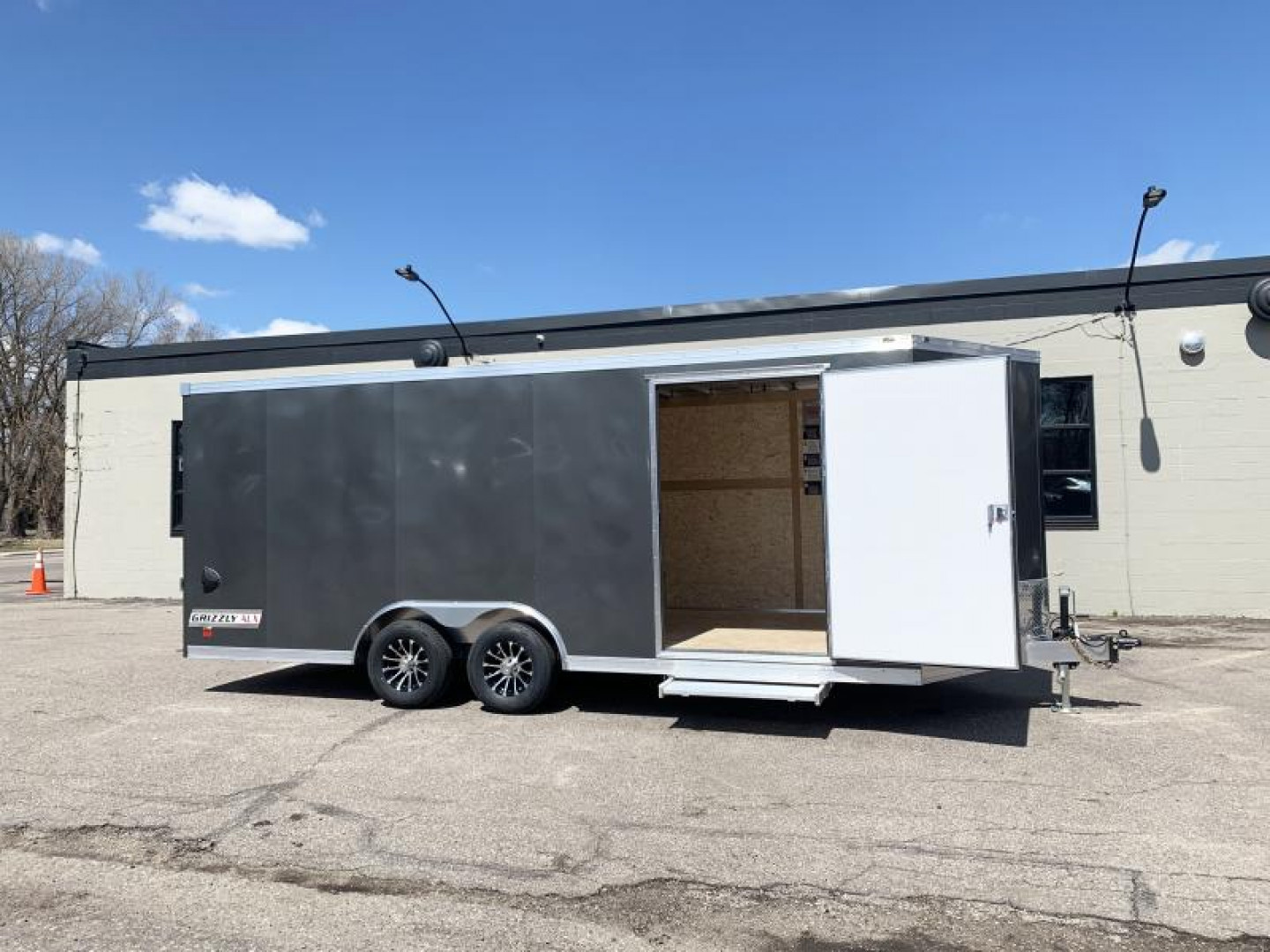 New Deluxe Haulmark Grizzly 8.5x20 Enclosed Aluminum Car /Cargo Trailer - Rear Ramp!