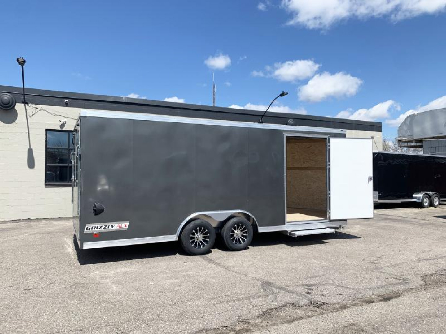 New Deluxe Haulmark Grizzly 8.5x20 Enclosed Aluminum Car /Cargo Trailer - Rear Ramp!