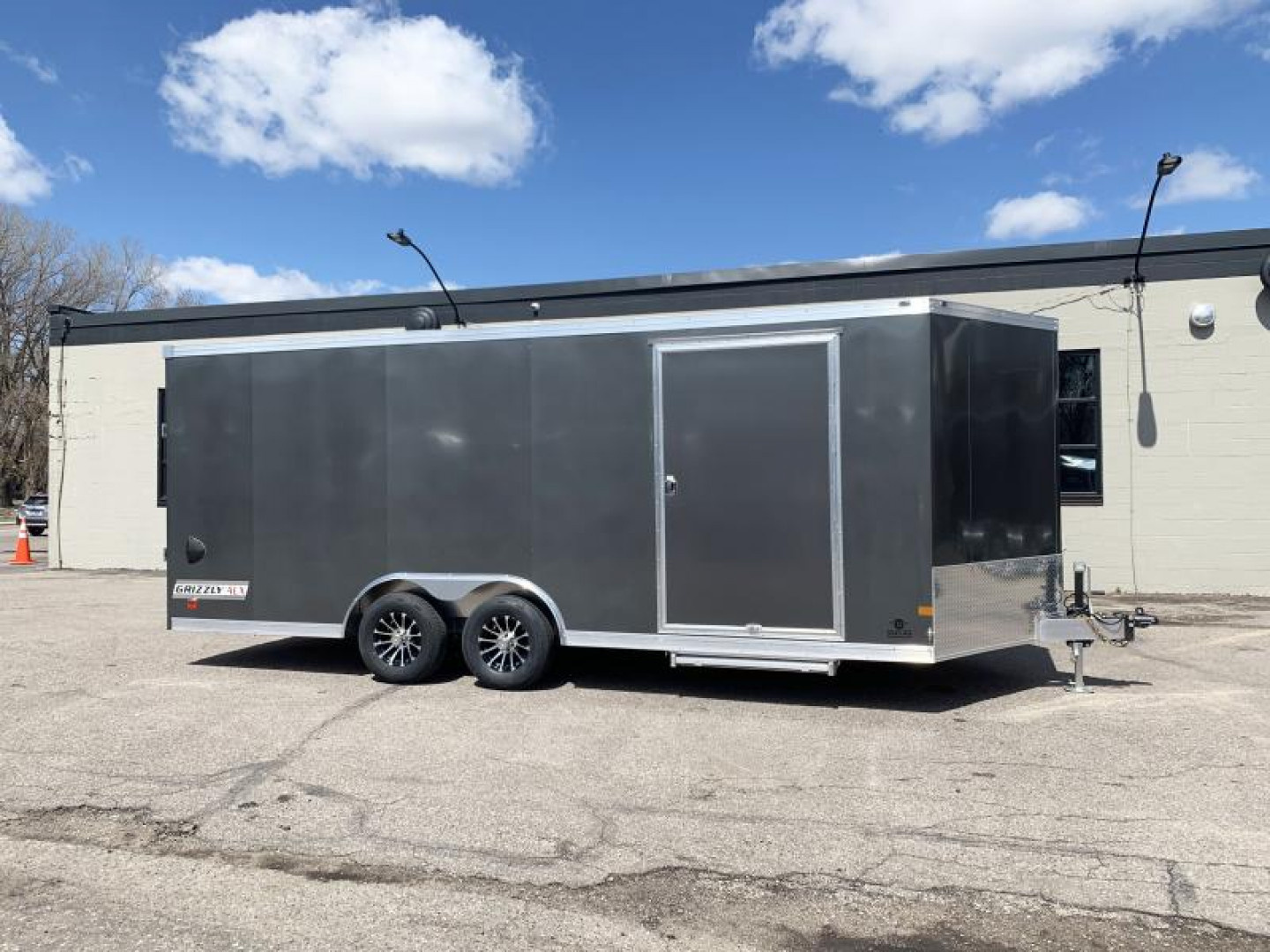 New Deluxe Haulmark Grizzly 8.5x20 Enclosed Aluminum Car /Cargo Trailer - Rear Ramp!