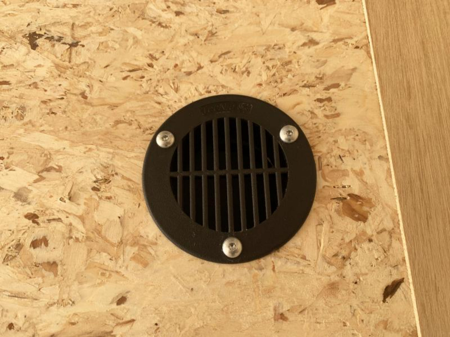 New Deluxe Haulmark Grizzly 8.5x20 Enclosed Aluminum Car /Cargo Trailer - Rear Ramp!