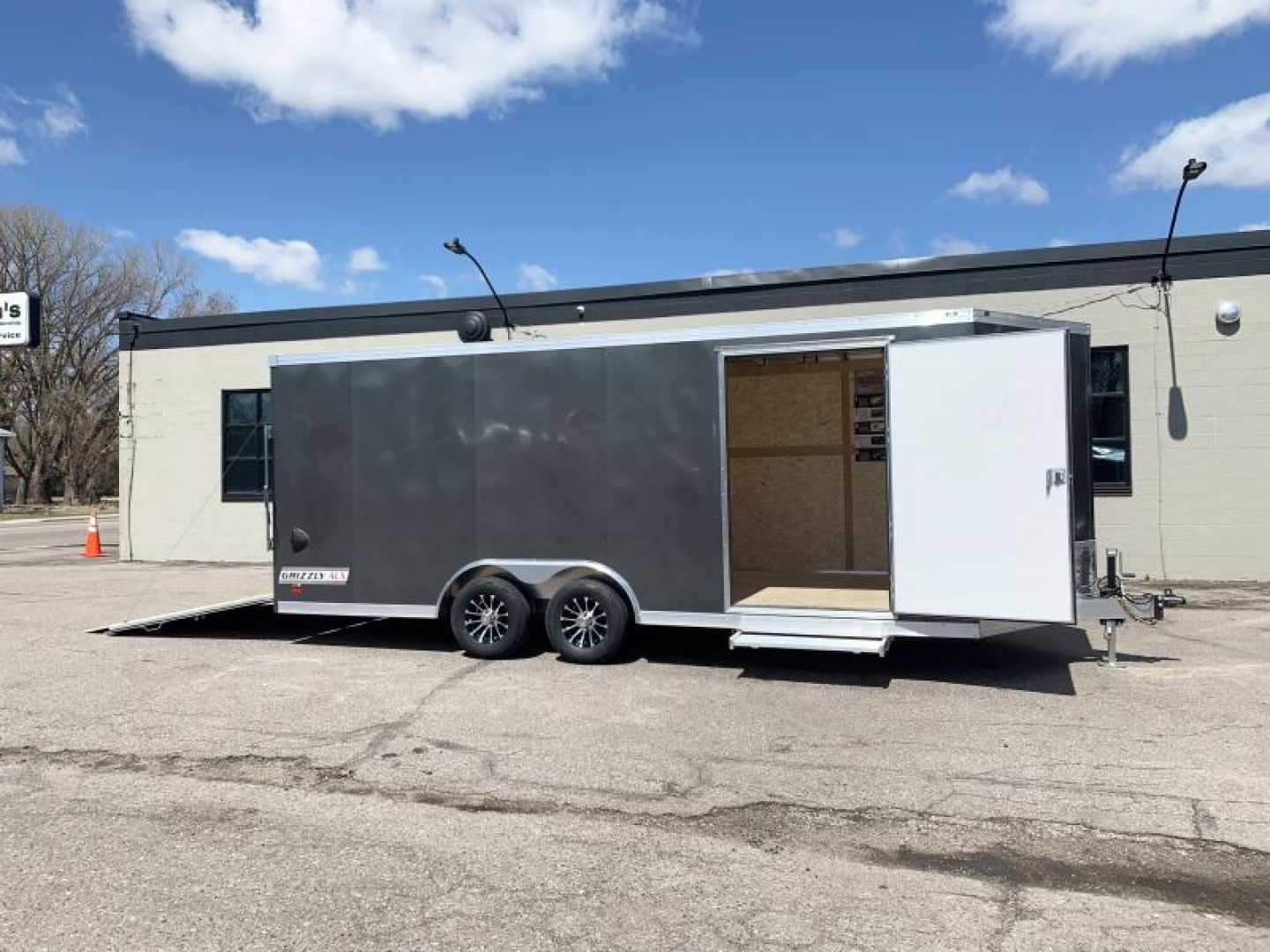 New Deluxe Haulmark Grizzly 8.5x20 Enclosed Aluminum Car /Cargo Trailer - Rear Ramp!