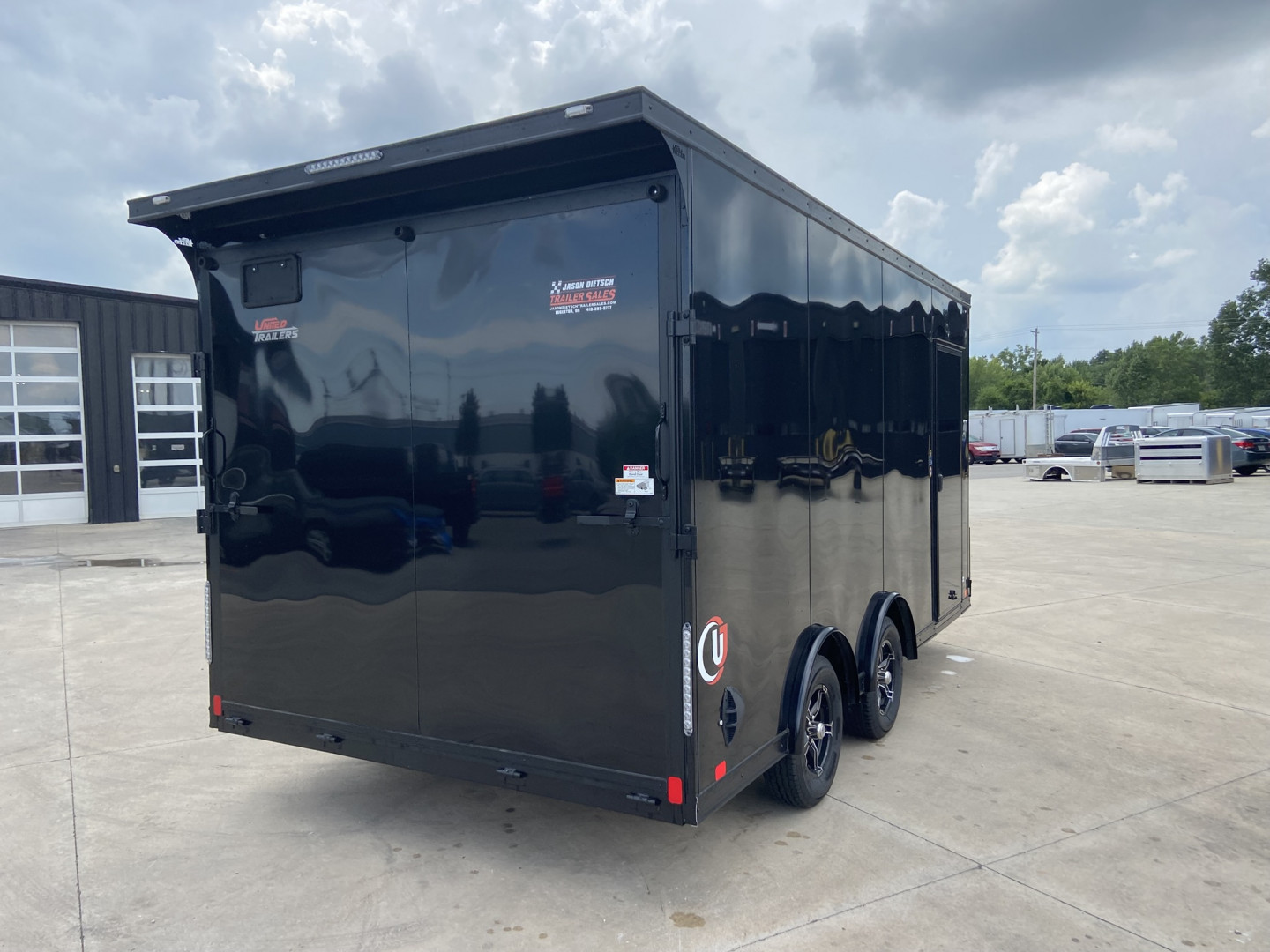 New United UJ 16' V-Nose Enclosed Cargo Trailer