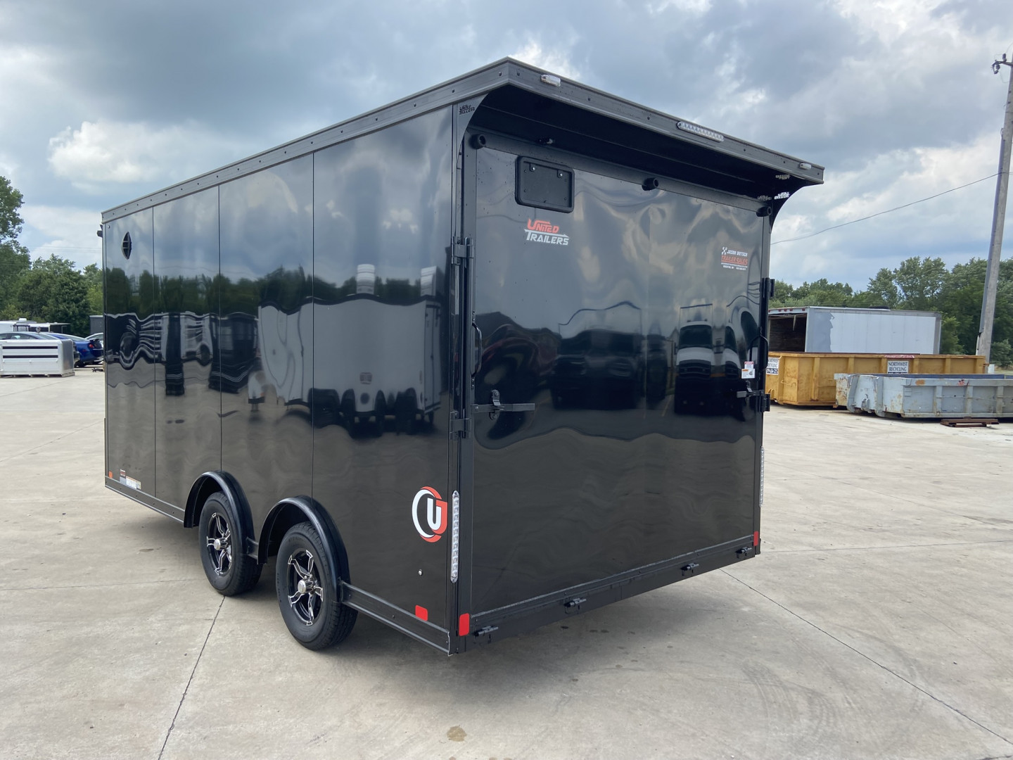 New United UJ 16' V-Nose Enclosed Cargo Trailer