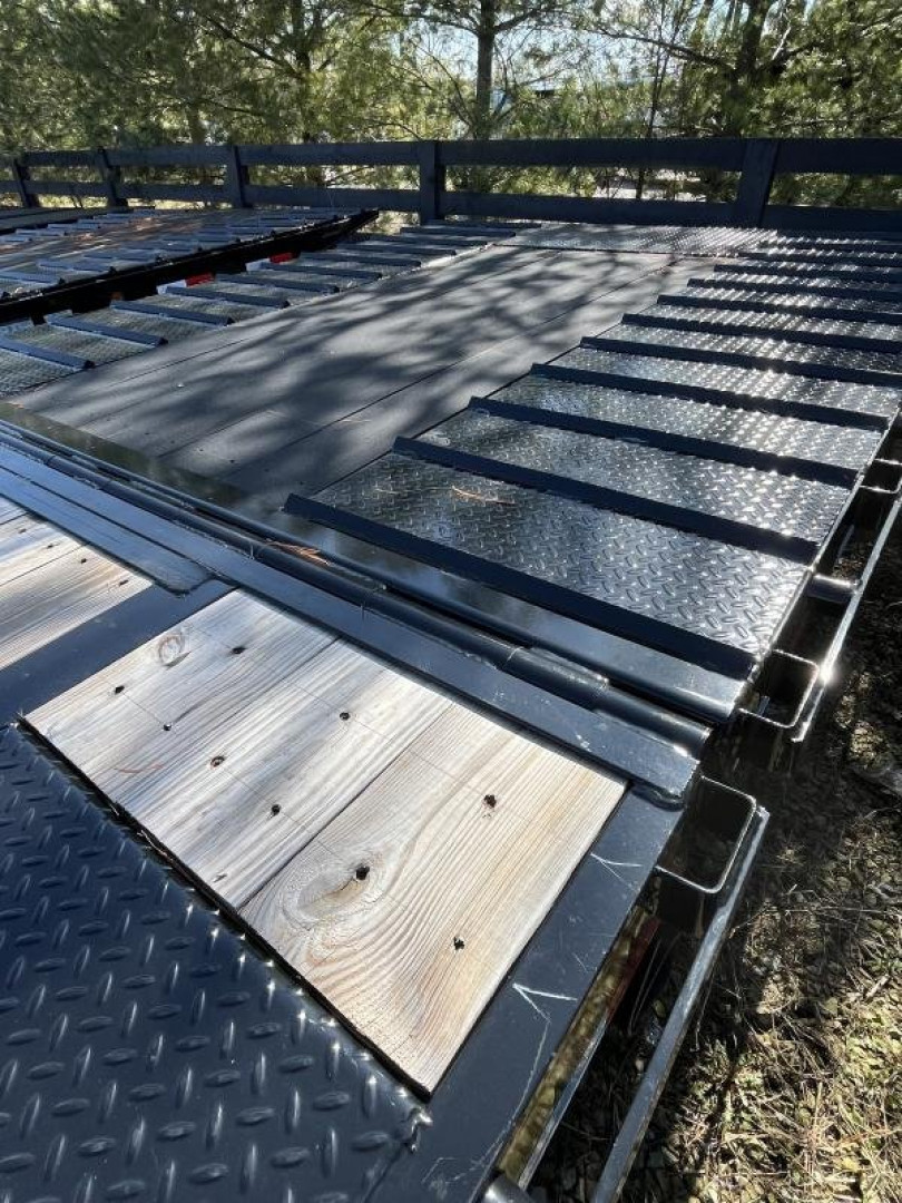 New 2023 Load Trail 102" X 32' TANDEM AXLE 24K GOOSENECK 9' HYDRAULIC DOVE W/ BLOCKWOOD HYDRAULIC DISC BRAKES & HYDRAULIC JACKS Deckover Trailer