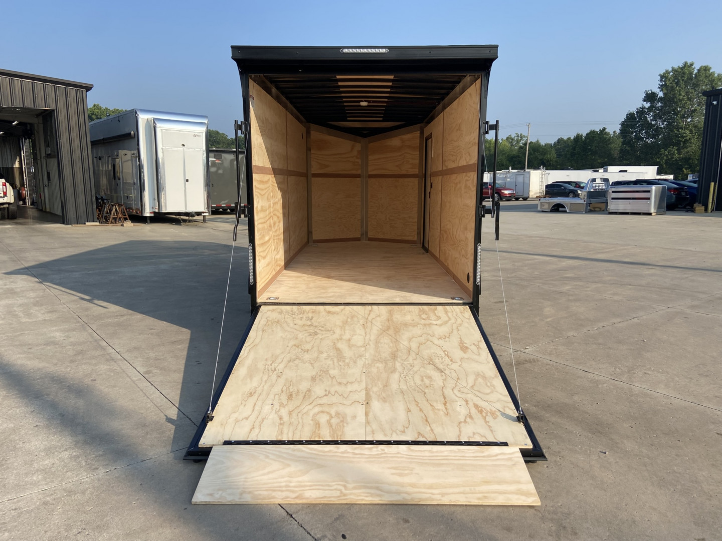 New United UJ 16' V-Nose Enclosed Cargo Trailer