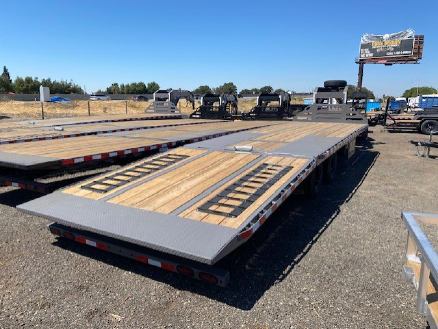 New 102x32 Tandem Axle 23K Gooseneck Flatbed w/Duals