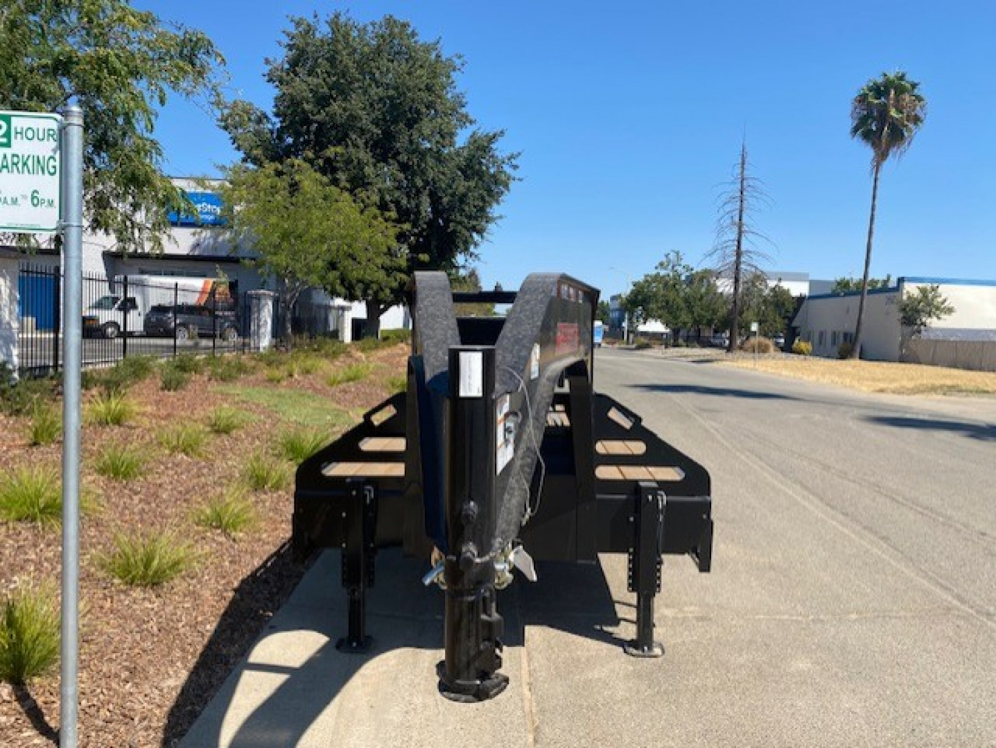 New 102x36 Tandem Axle 25.9K Gooseneck Flatbed w/Duals