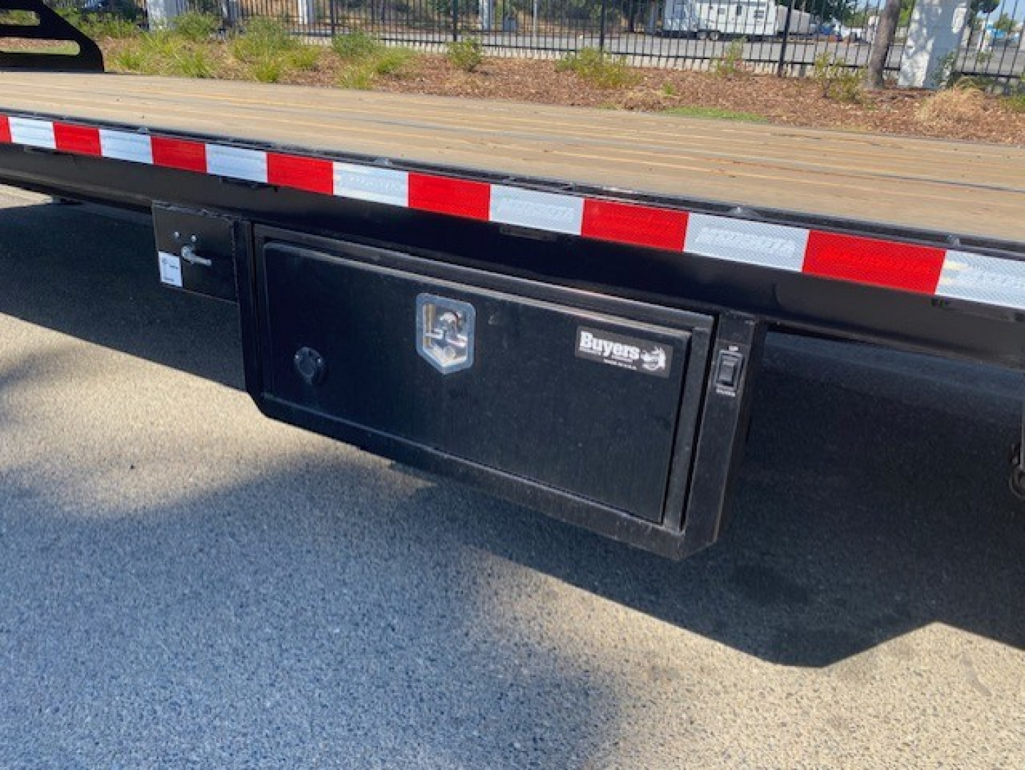 New 102x36 Tandem Axle 25.9K Flatbed w/Duals