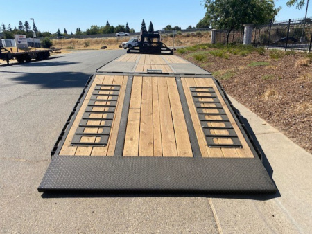 New 102x36 Tandem Axle 25.9K Flatbed w/Duals