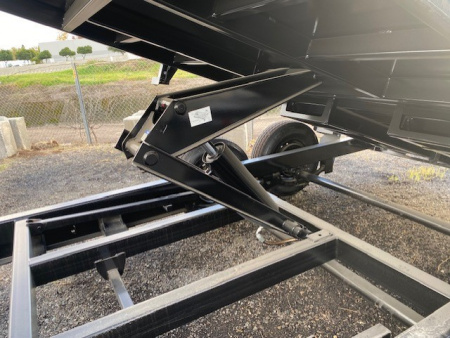 New 82x14 Tandem Axle 15.4K Dump w/Scissor