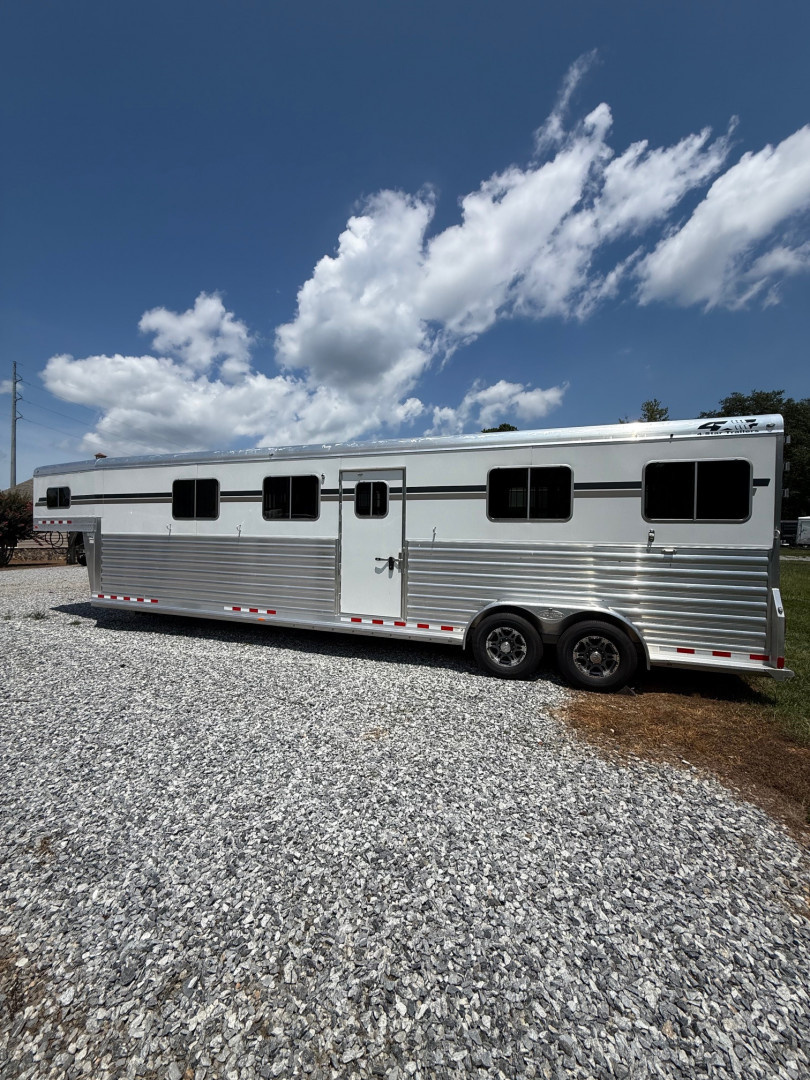 Used 2024 4-Star Trailers 4 - Horse Head to Head Gooseneck Horse Trailer