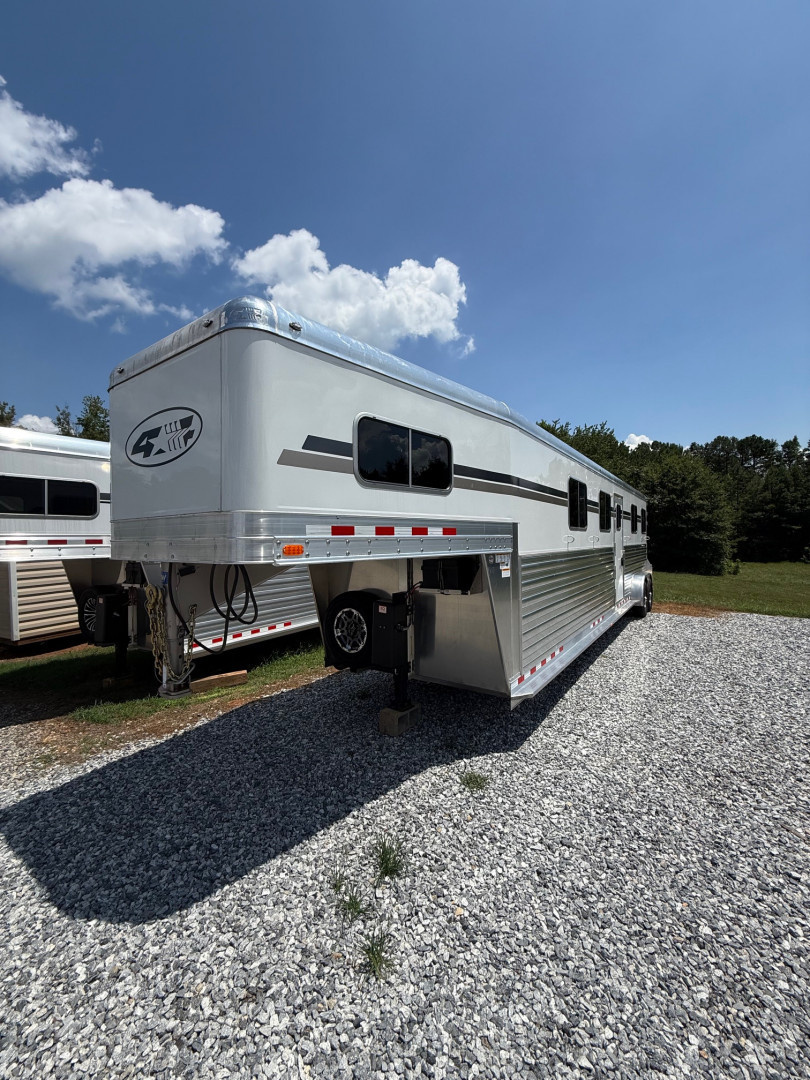 Used 2024 4-Star Trailers 4 - Horse Head to Head Gooseneck Horse Trailer