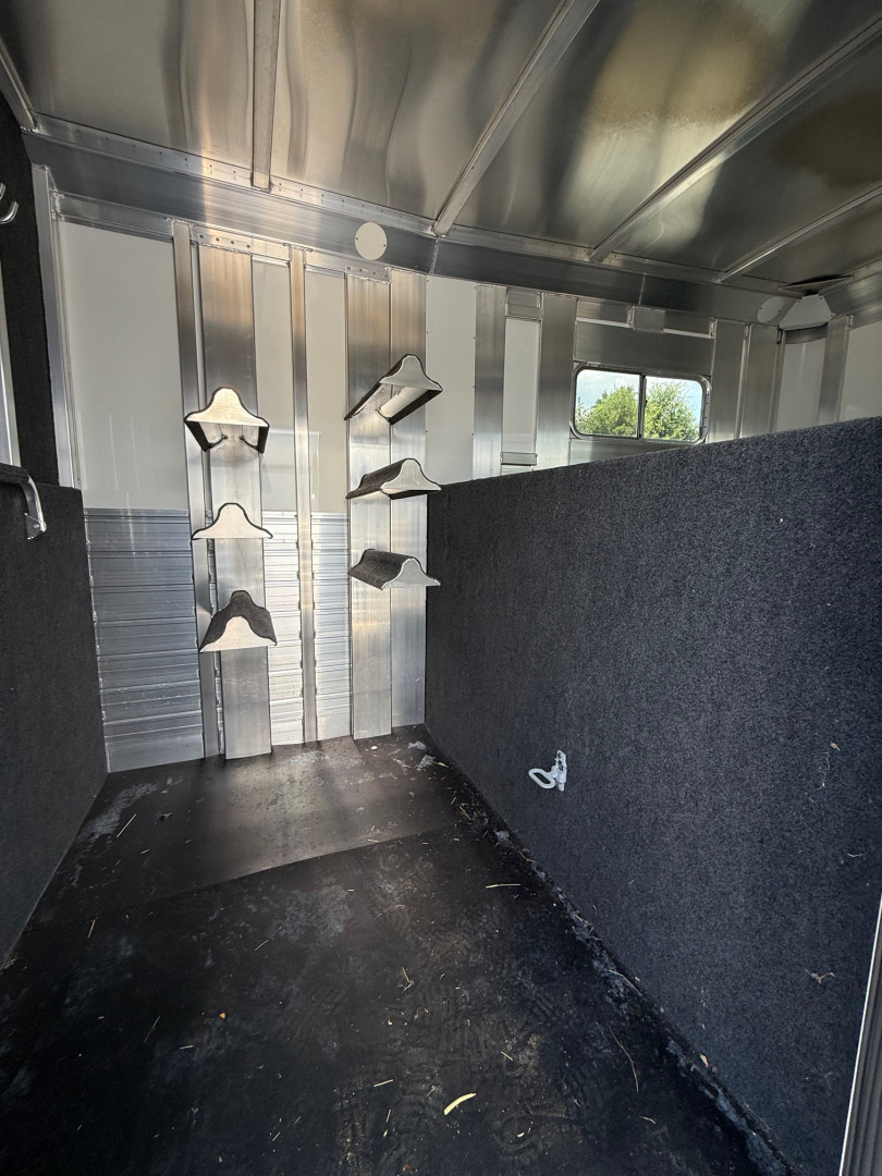 Used 2024 4-Star Trailers 4 - Horse Head to Head Gooseneck Horse Trailer