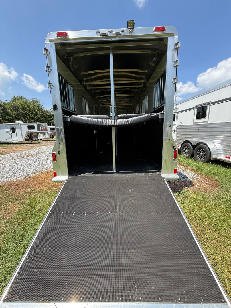 Used 2024 4-Star Trailers 4 - Horse Head to Head Gooseneck Horse Trailer