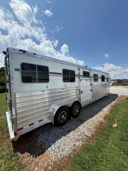 Used 2024 4-Star Trailers 4 - Horse Head to Head Gooseneck Horse Trailer