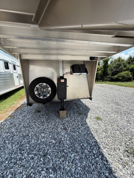 Used 2024 4-Star Trailers 4 - Horse Head to Head Gooseneck Horse Trailer