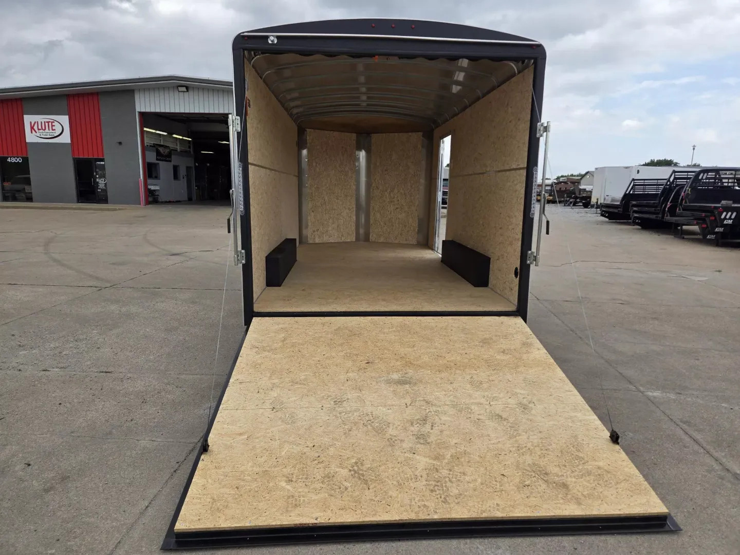 New 2025 H and H Trailer 8x16 HH Series Round Top V-Nose Enclosed Cargo Trailer  10K Tandem