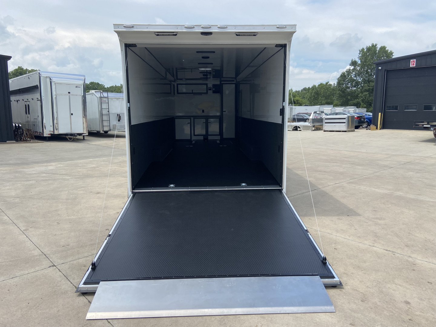 New United USH 28' Racing Trailer