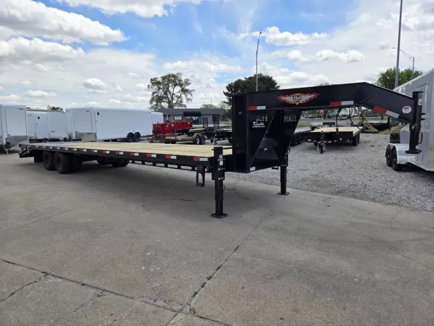 New 2025 H and H Trailer 102x30+5 HD Low Profile Dovetail Super Deluxe Ramps Gooseneck Deckover Trailer  25.9K