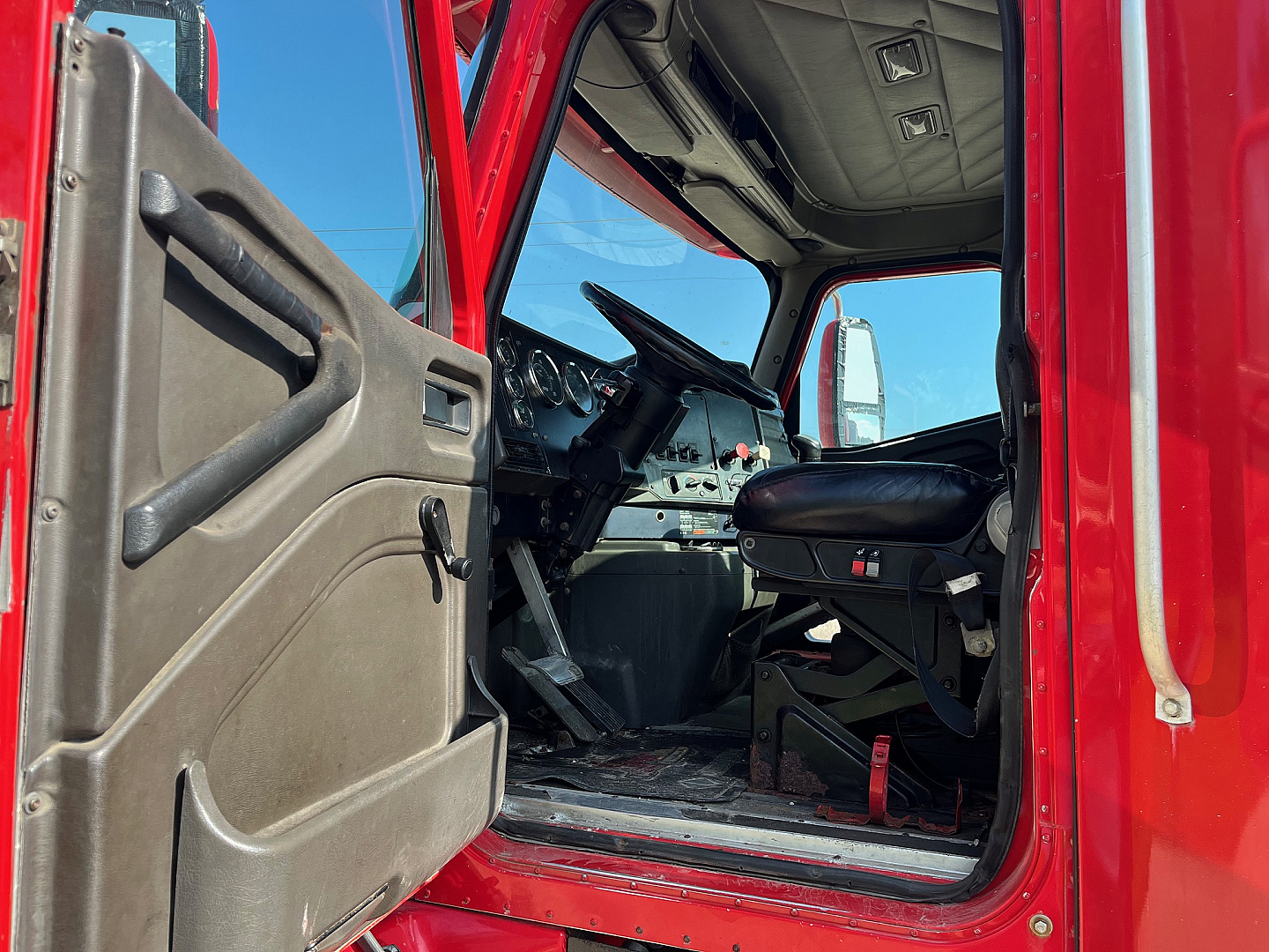 Used 2001 International 9100 Truck