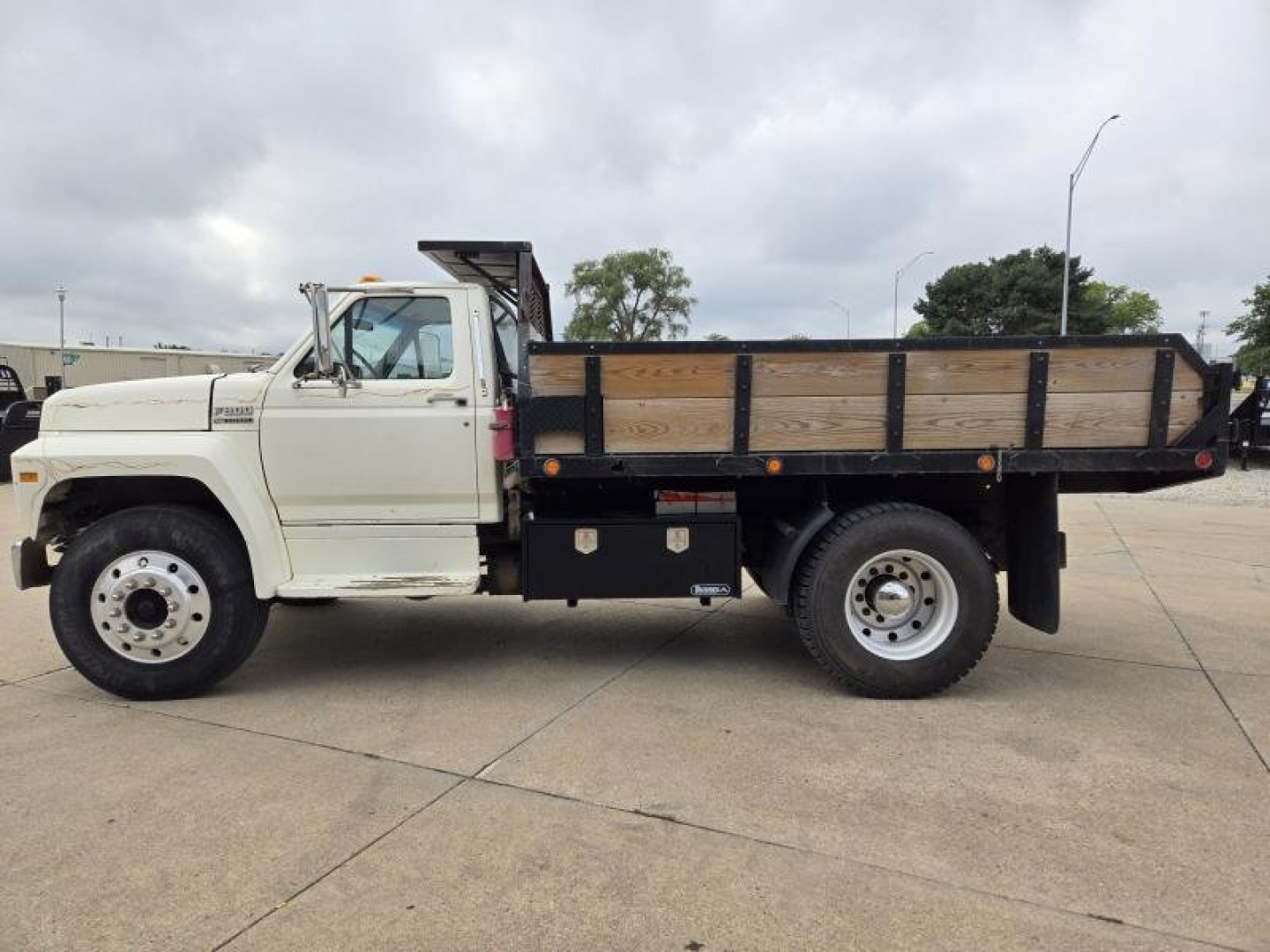 Used 1988 Ford F800 Dump Truck