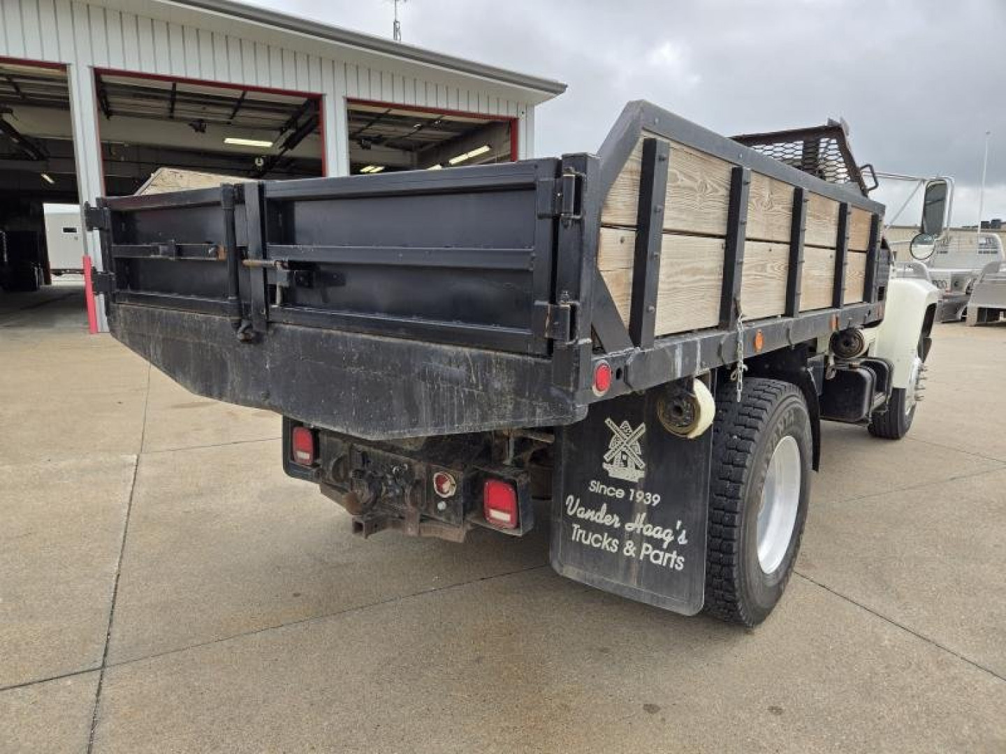 Used 1988 Ford F800 Dump Truck