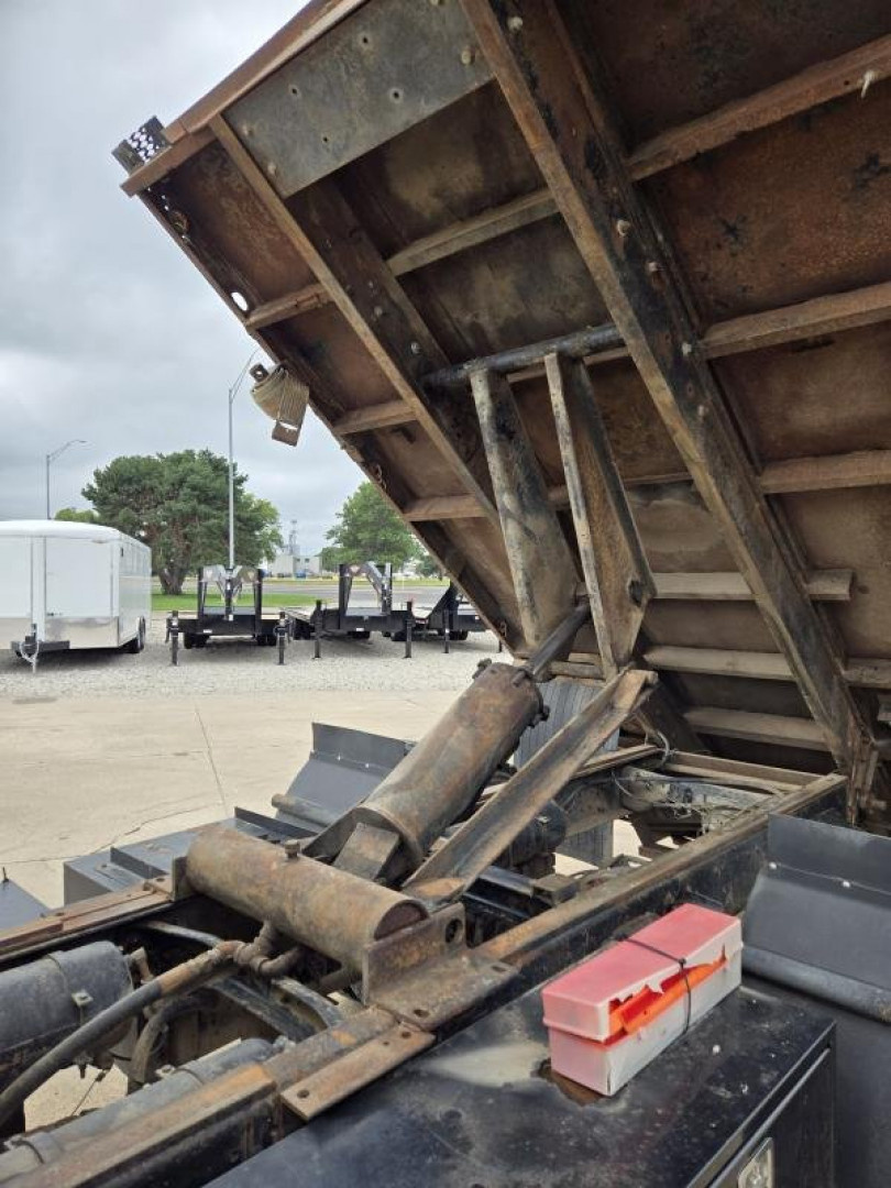 Used 1988 Ford F800 Dump Truck