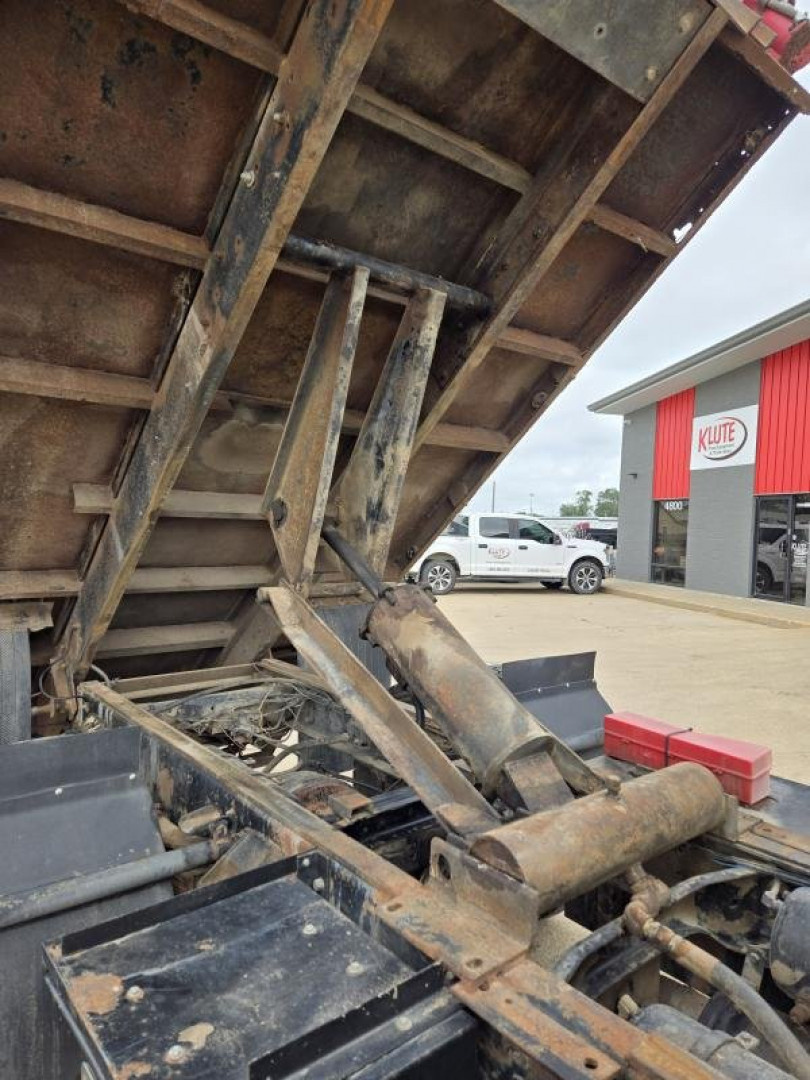 Used 1988 Ford F800 Dump Truck