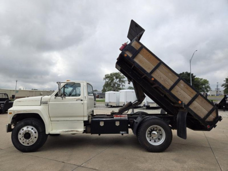 Used 1988 Ford F800 Dump Truck