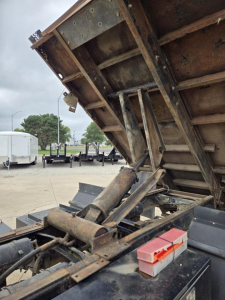 Used 1988 Ford F800 Dump Truck