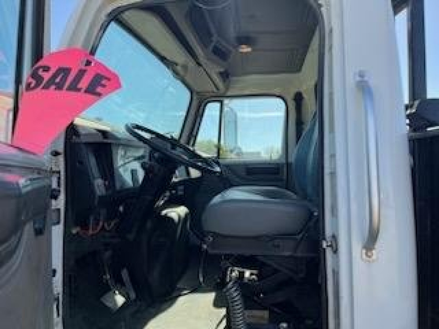 Used 2000 International 4700 Truck