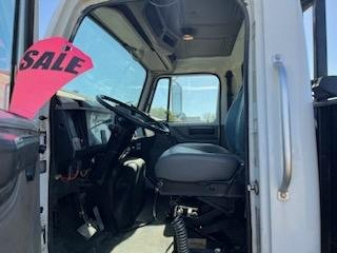 Used 2000 International 4700 Truck
