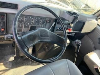 Used 2000 International 4700 Truck