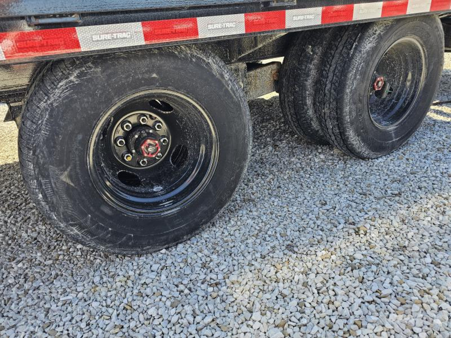 New 2025 Sure-Trac 102" x 25' (20+5) 25.9K HD Low Profile Beavertail Deckover Trailer