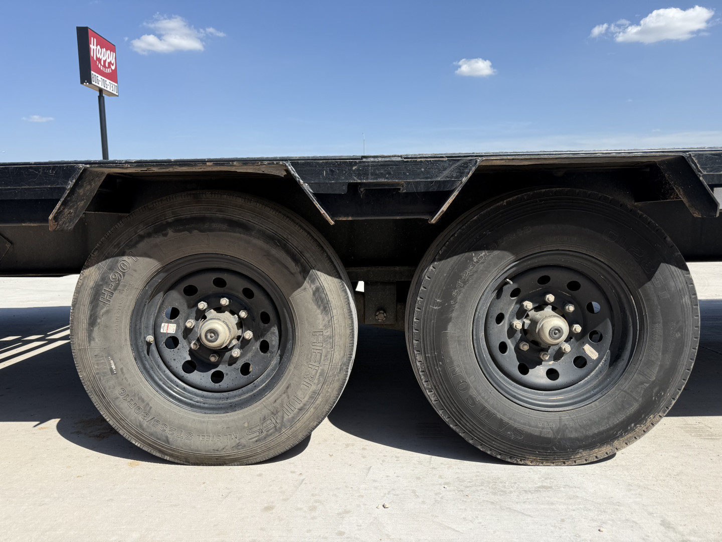 Used PJ Trailers 102"x25' Low Pro Flatdeck w/ Singles- LS