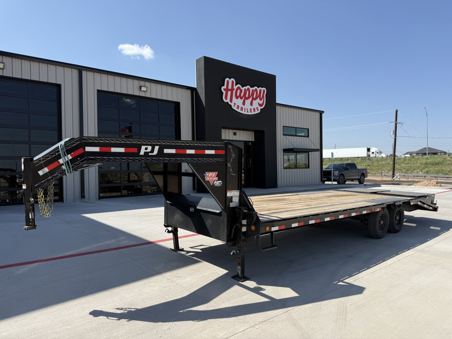 PJ Trailers 102"x25' Low Pro Flatdeck w/ Singles- LS
