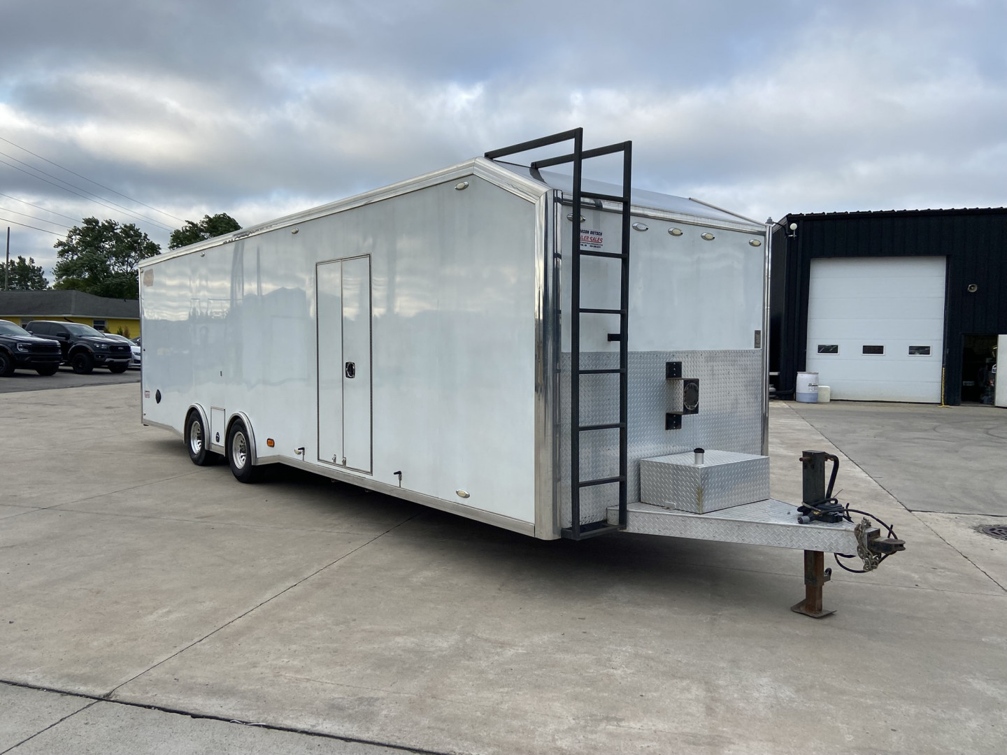 Used 32' Race Trailer