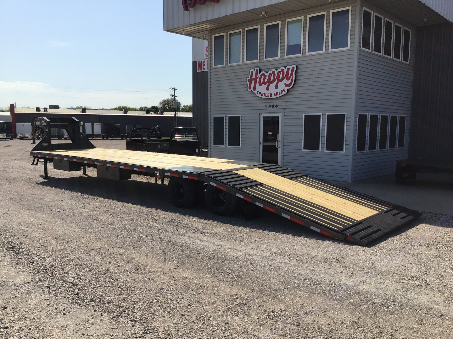 New 2025 Diamond C 102"x40' Engineered Beam FMAX212 w/ Hyd. Dovetail Pacesetter Edition