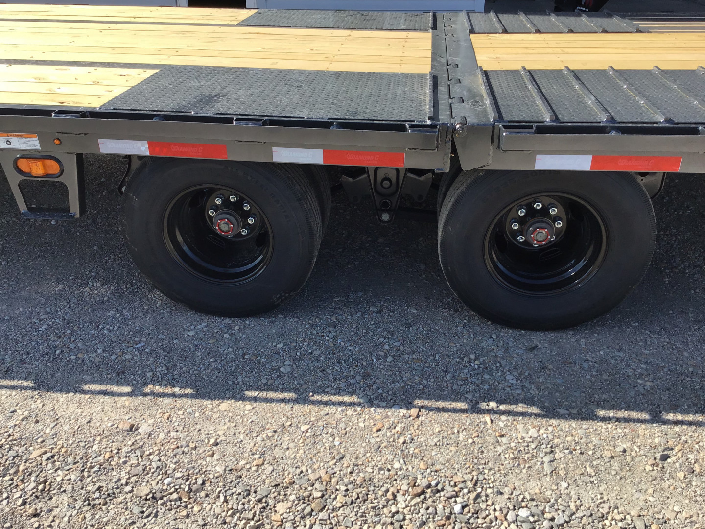 New 2025 Diamond C 102"x40' Engineered Beam FMAX212 w/ Hyd. Dovetail Pacesetter Edition