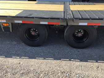 New 2025 Diamond C 102"x40' Engineered Beam FMAX212 w/ Hyd. Dovetail Pacesetter Edition