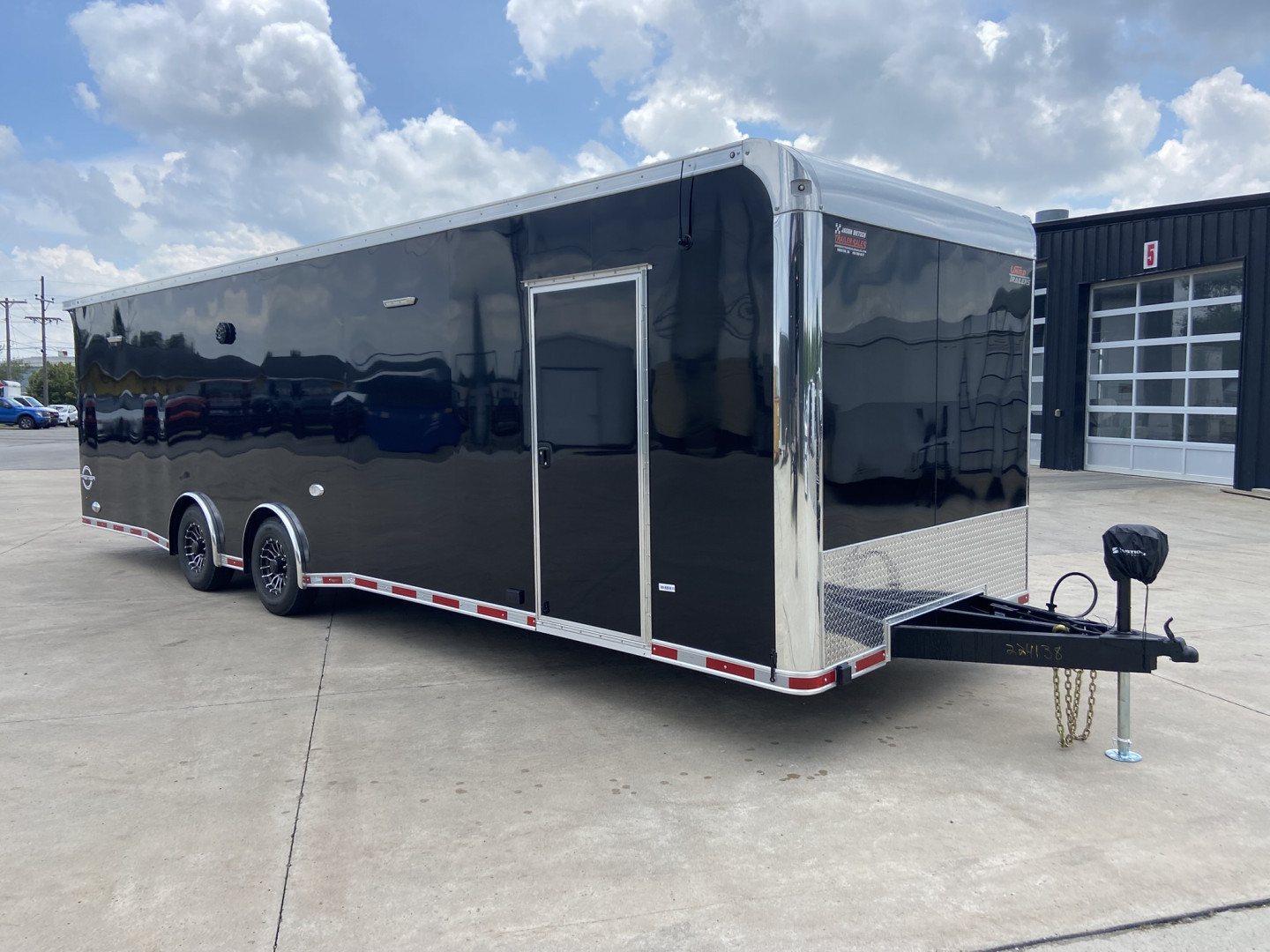 New United PREM 30' Race Trailer