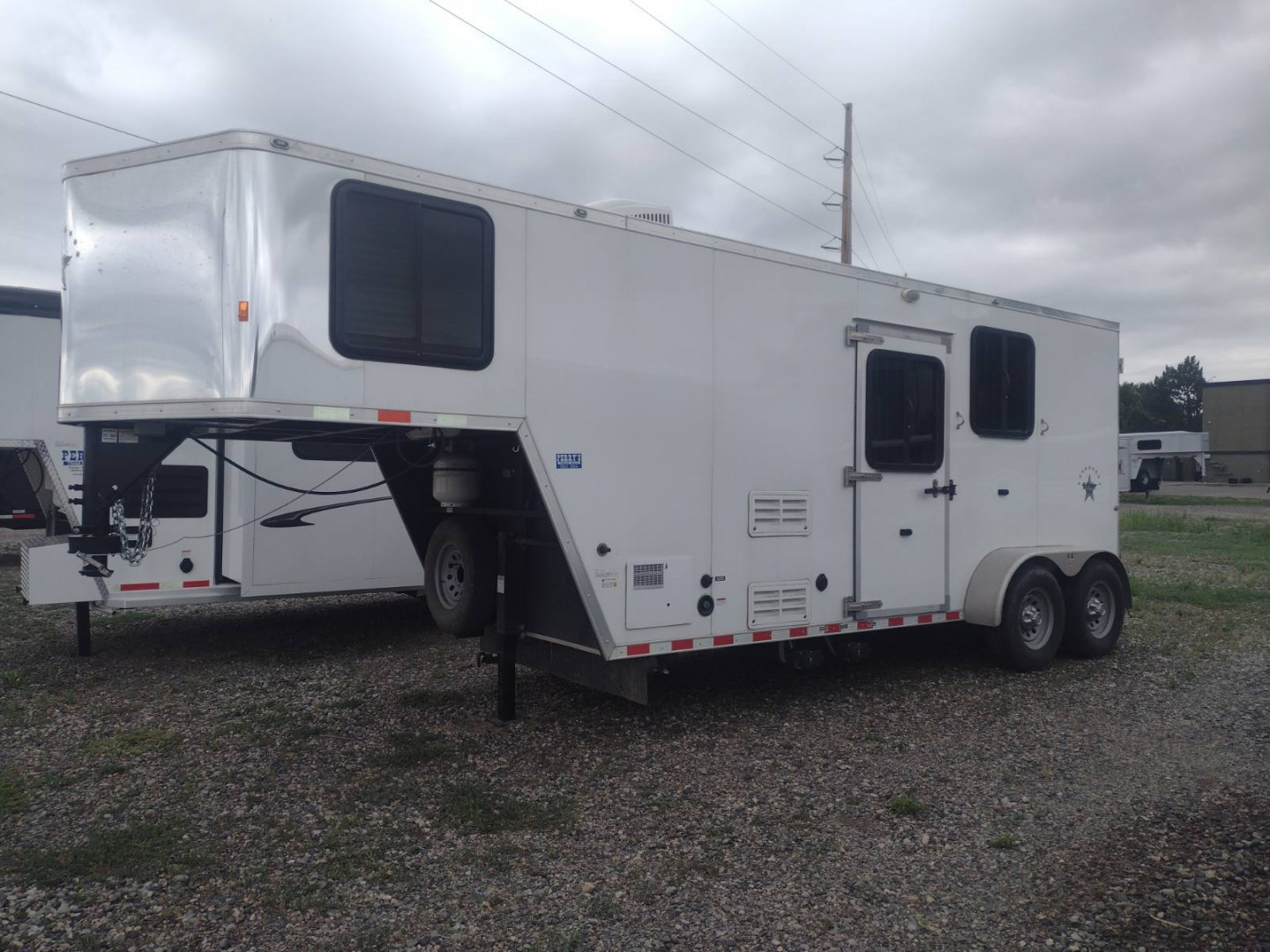 Used 2019 Dixie Star 2 Horse Living Quarters Trailer