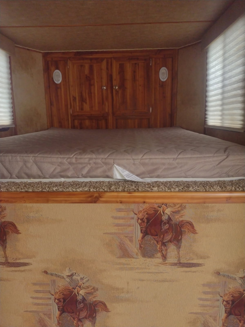 Used 2019 Dixie Star 2 Horse Living Quarters Trailer