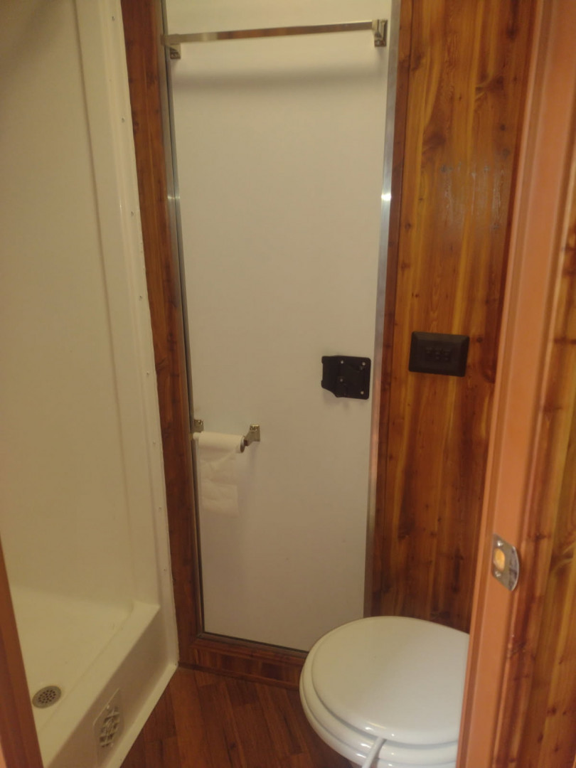 Used 2019 Dixie Star 2 Horse Living Quarters Trailer
